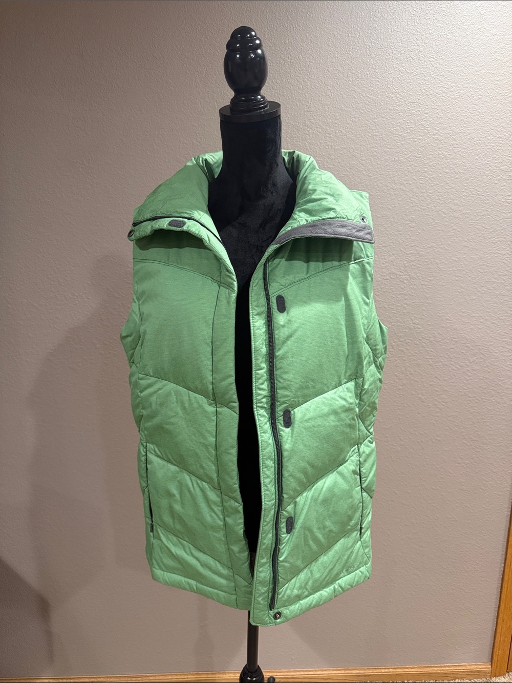 Quilted Insulated Vest in Mint Green - Women's